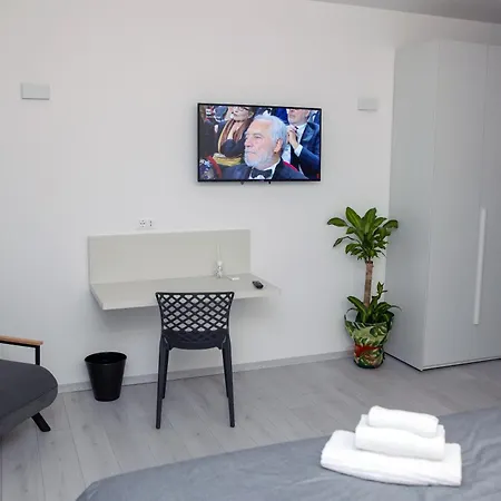 Mani - Con Bagno Privato Guest house Gela