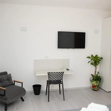 Mani - Con Bagno Privato Guest house Gela
