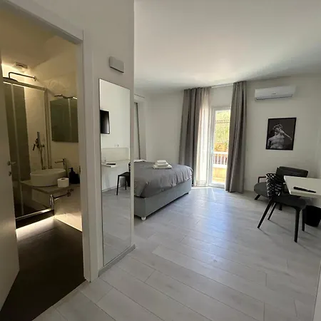 Mani - Con Bagno Privato *