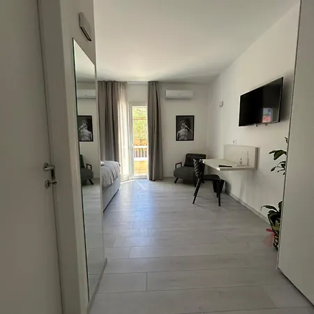 Mani - Con Bagno Privato Gela