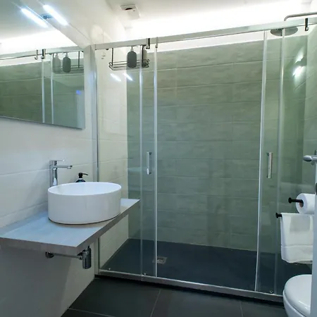 Mani - Con Bagno Privato Guest house Gela